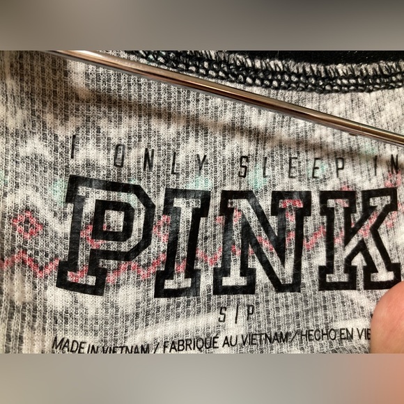 🐩❄️ Pink Victoria’s Secret Leggings - Picture 7 of 7